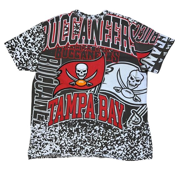 NFL Tampa Bay Buccaneers Shirt Size XXL All Over Print Short Sleeve T-Shirt - Picture 3 of 7